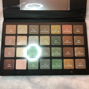 ✨ Brand new Natasha Denona Green-Brown Palette✨